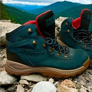 Colombia women’s Newton Ridge™ Plus Waterproof Amped Hiking Boot—